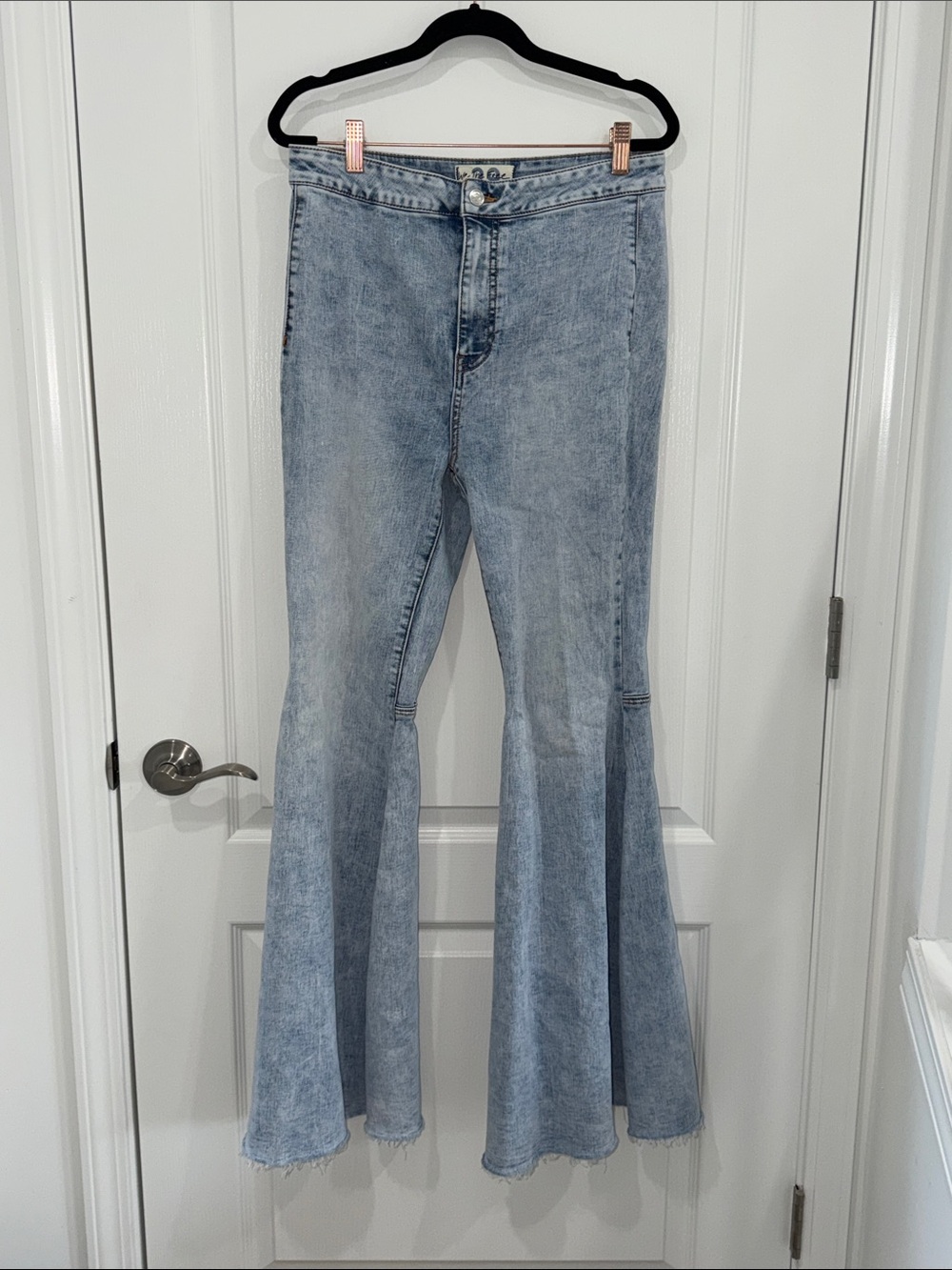 Free People We The Free Light Blue Flared Jeans Just Float On size 29”